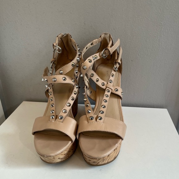 Marc Fisher | Lorda Spike Leather Wedge Nude - Picture 5 of 5